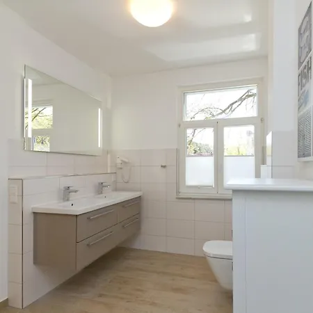 Nyaraló Amelia Neuhof